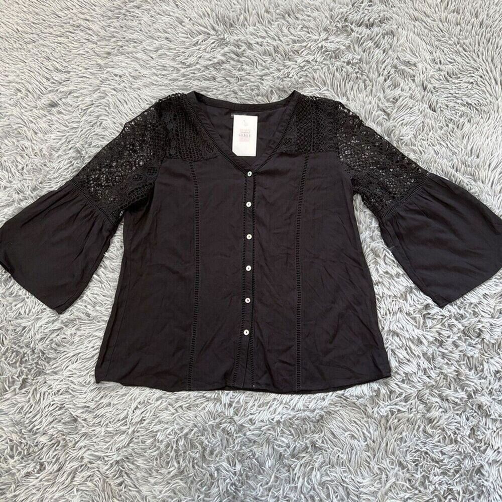 Coco + Carmen NWT Crochet Bell Sleeve Button Front Blouse Size S/M Viscose Flowy